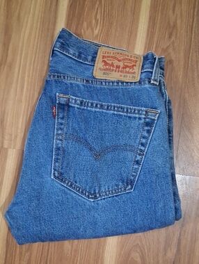 Levi's Men's Medium Blue Straight Leg Jeans
